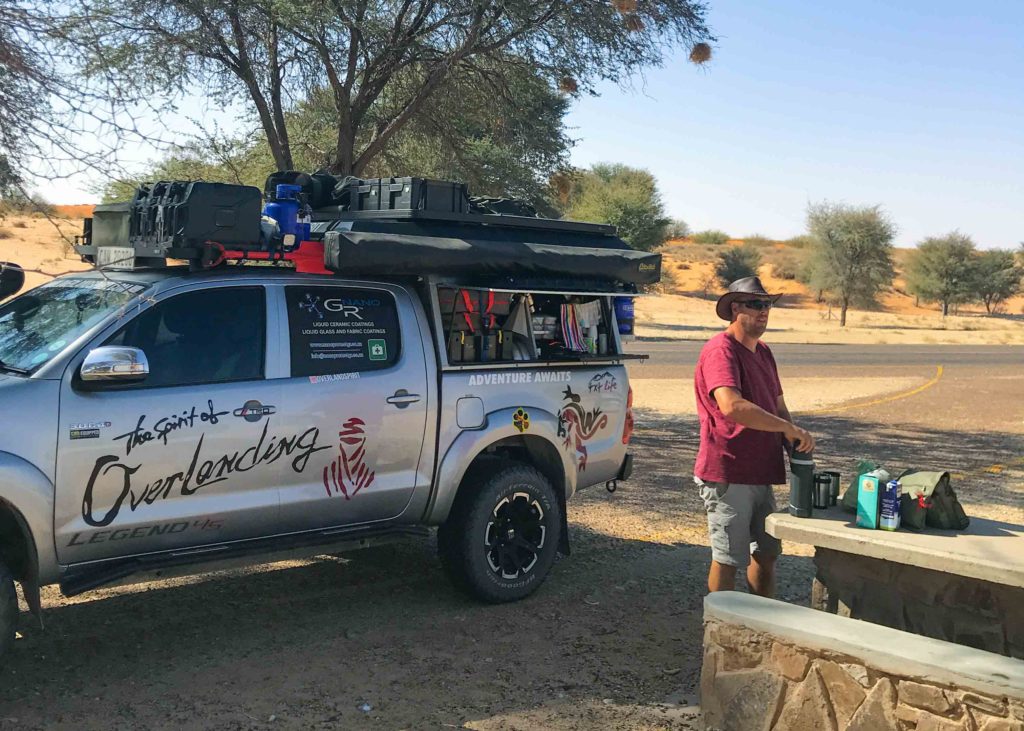 picnic-roadside-travel-stop-overlanding-botswana